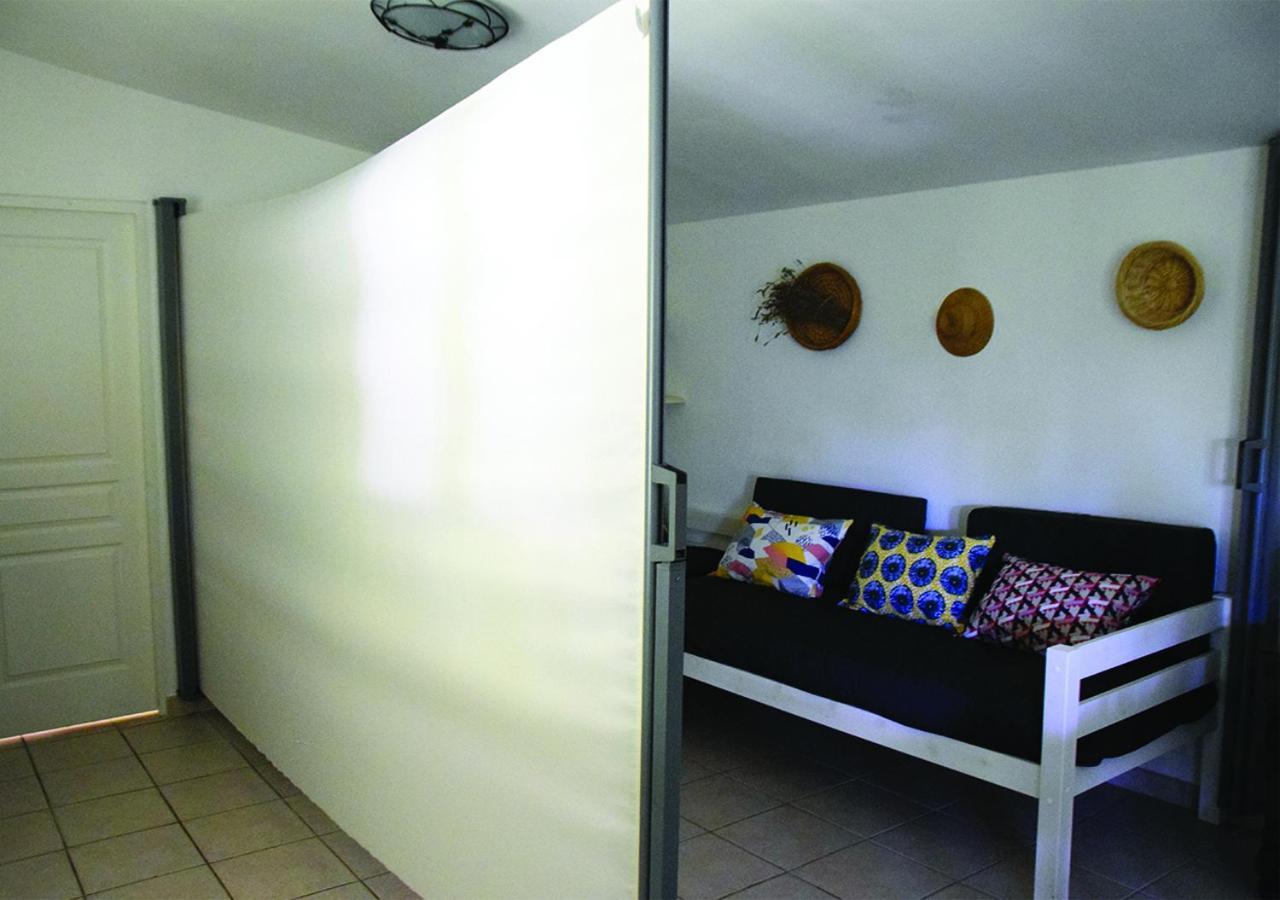 La Maison Des Invites แปร์นส์-เลส์-ฟงแตนส์ ภายนอก รูปภาพ